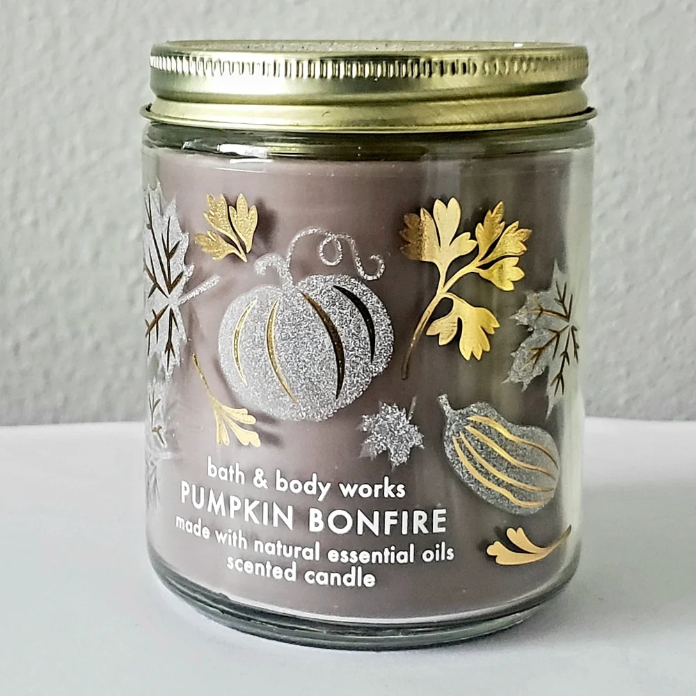 Bath and Body Works Candle Pumpkin Bonfire - Picture 1 of 4